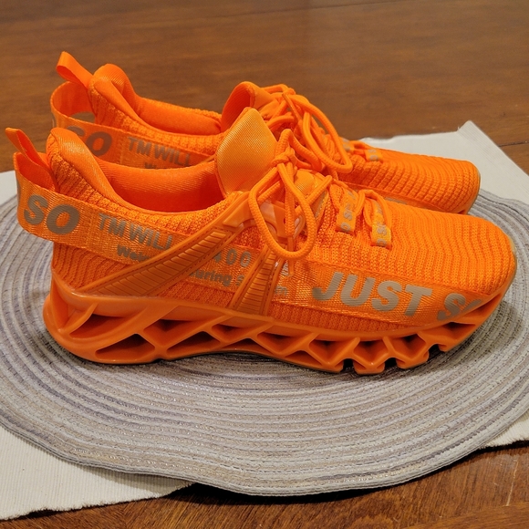 🪷EUC~ WALKING SNEAKERS - Picture 5 of 8